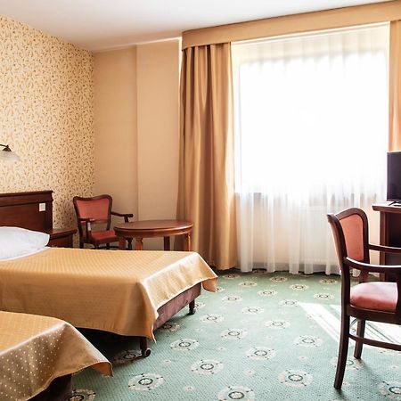Hotel Arkadia Royal วอร์ซอ ภายนอก รูปภาพ