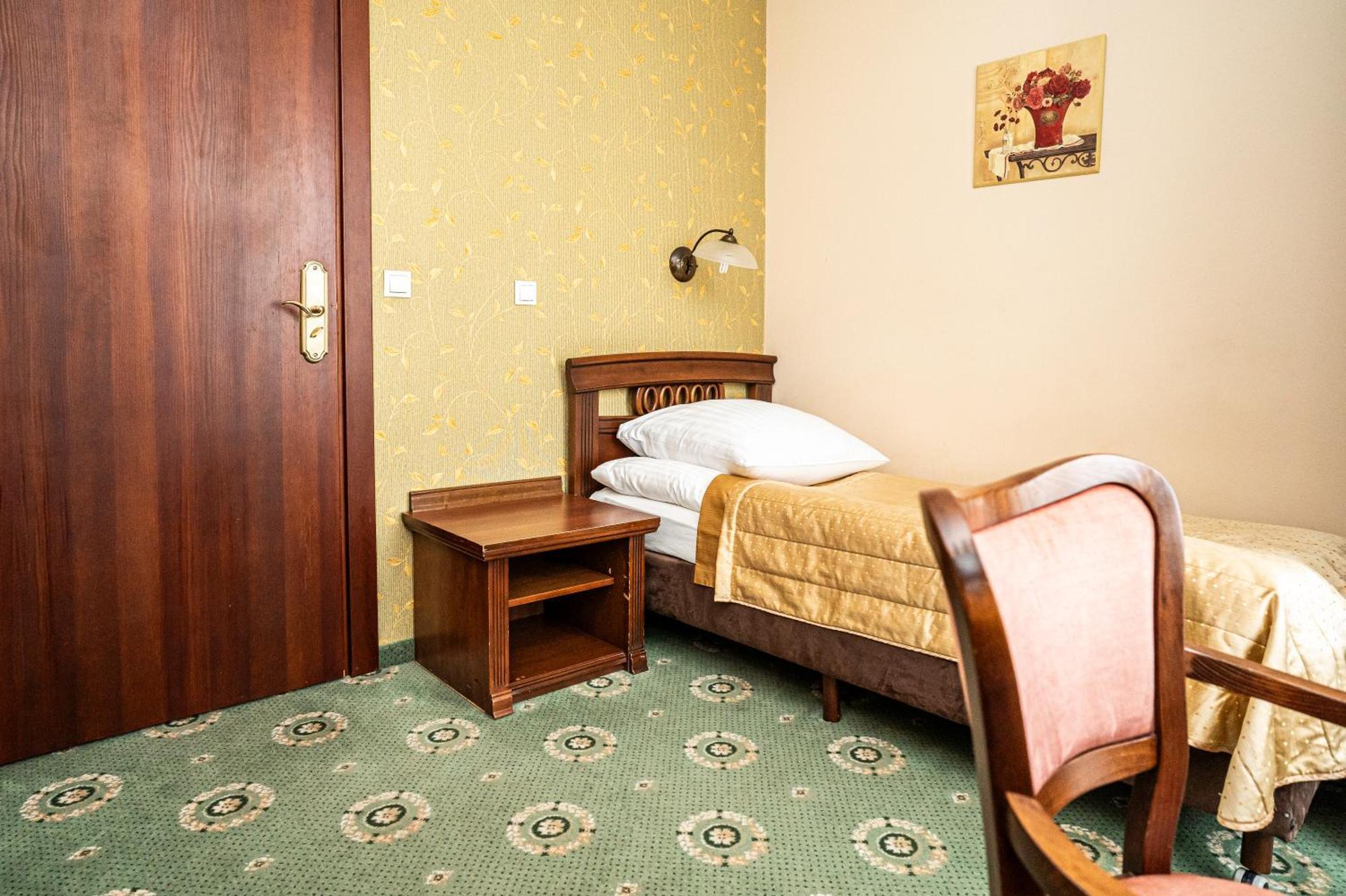 Hotel Arkadia Royal วอร์ซอ ภายนอก รูปภาพ