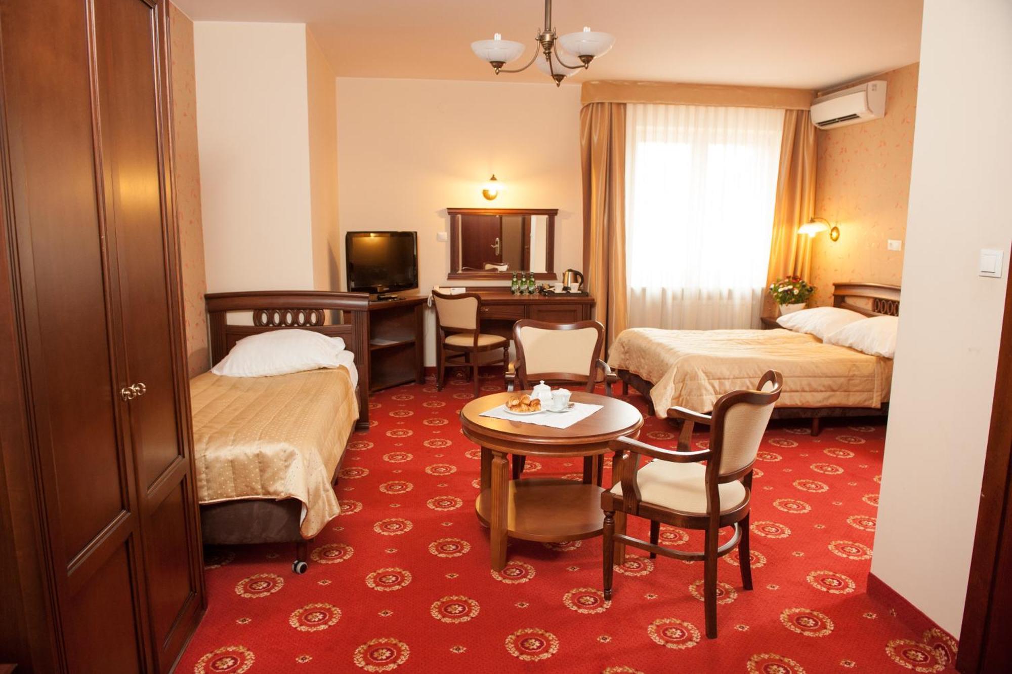 Hotel Arkadia Royal วอร์ซอ ภายนอก รูปภาพ