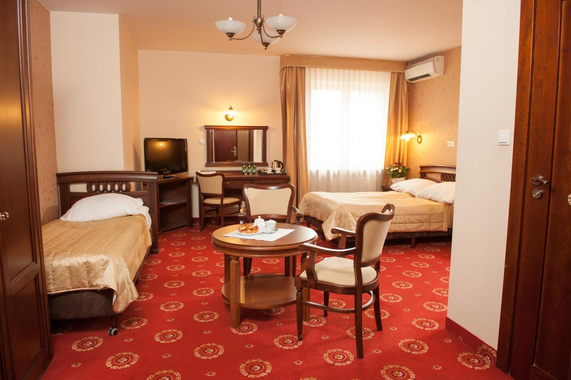 Hotel Arkadia Royal วอร์ซอ ภายนอก รูปภาพ