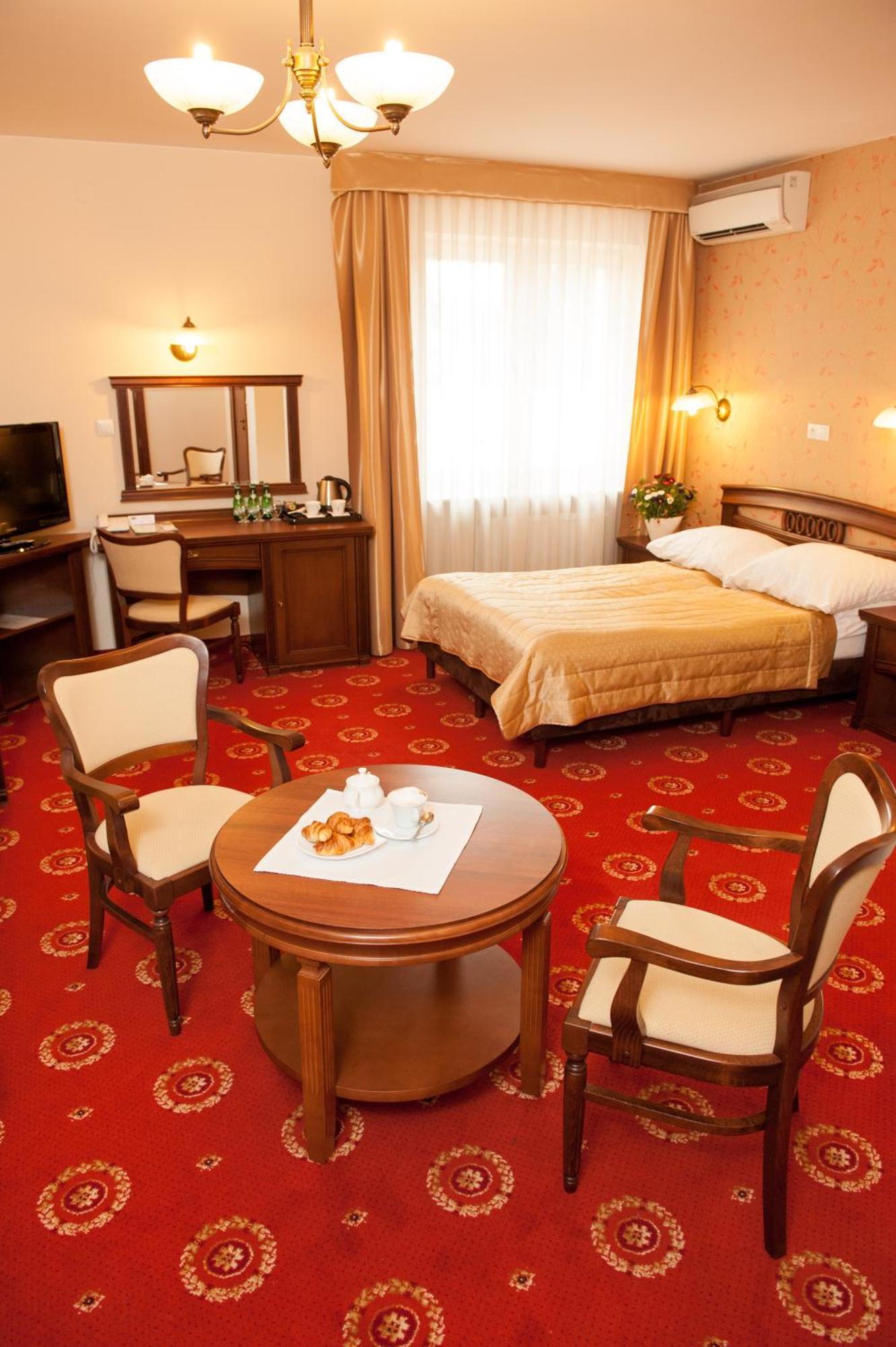 Hotel Arkadia Royal วอร์ซอ ภายนอก รูปภาพ