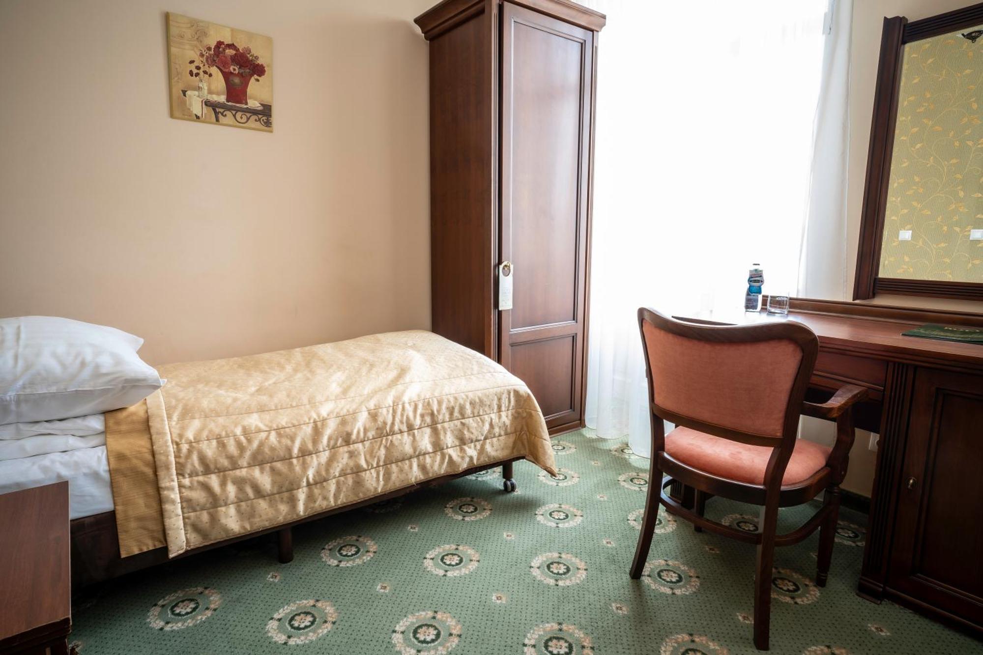 Hotel Arkadia Royal วอร์ซอ ภายนอก รูปภาพ