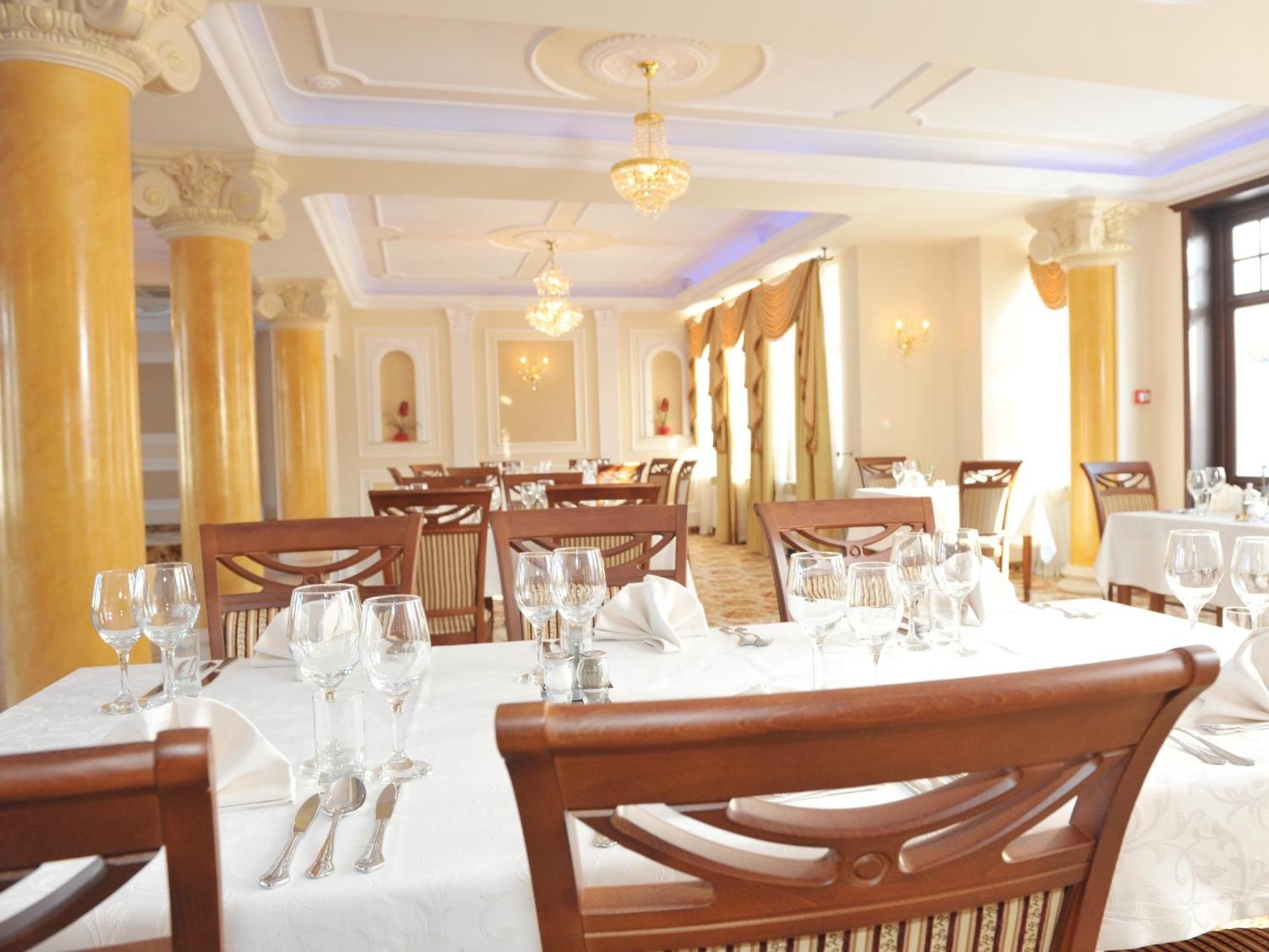 Hotel Arkadia Royal วอร์ซอ ภายนอก รูปภาพ