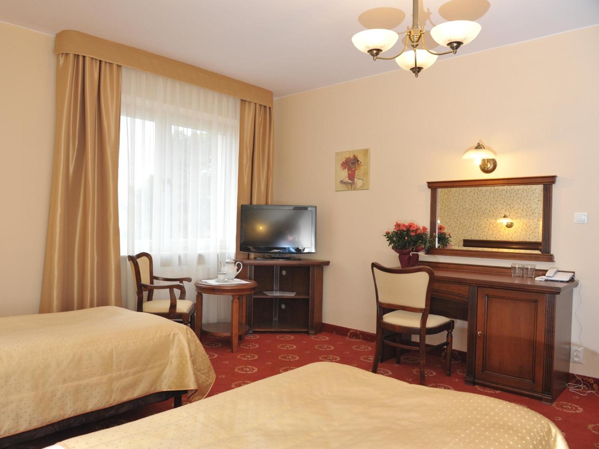 Hotel Arkadia Royal วอร์ซอ ภายนอก รูปภาพ