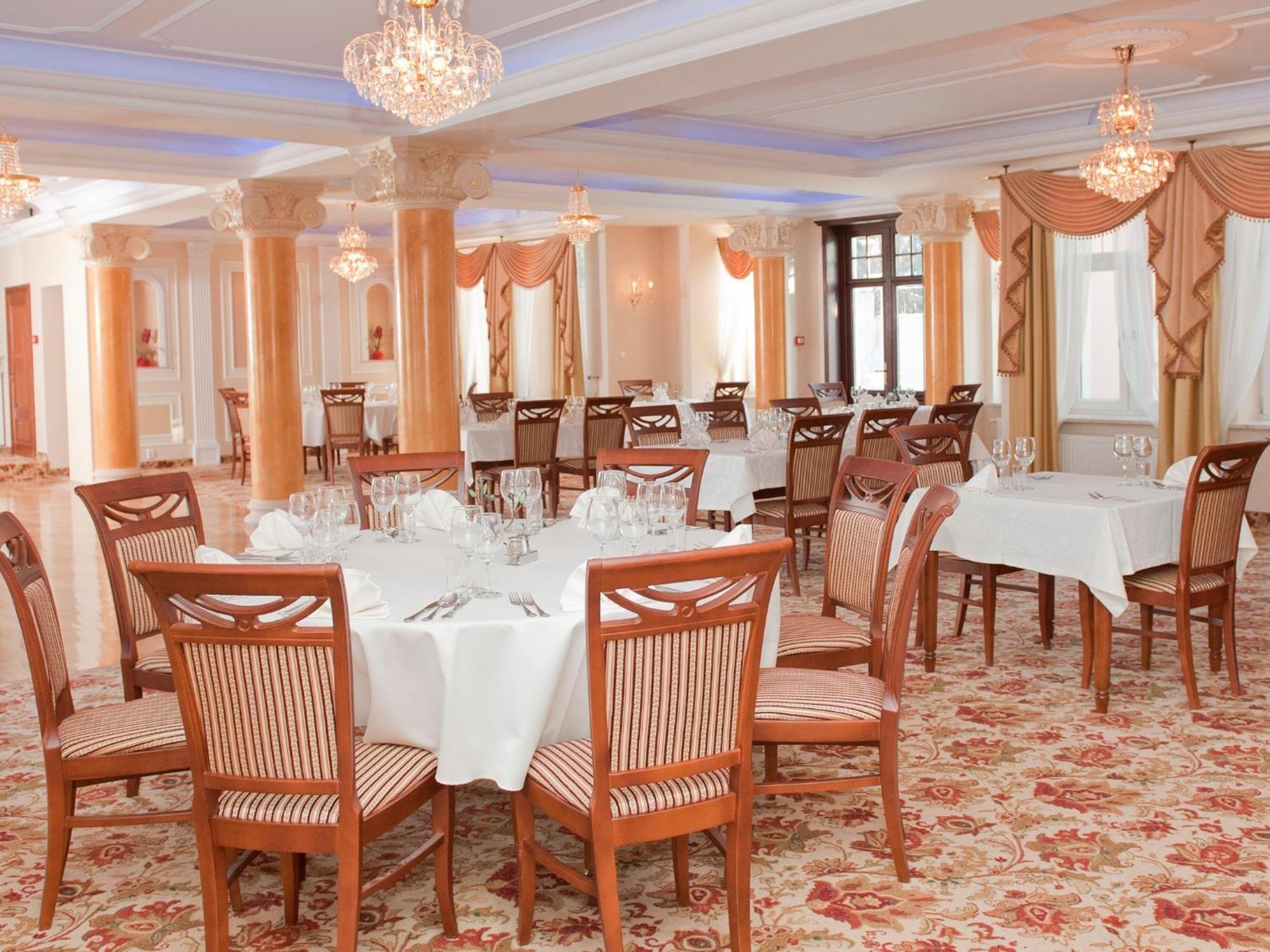 Hotel Arkadia Royal วอร์ซอ ภายนอก รูปภาพ
