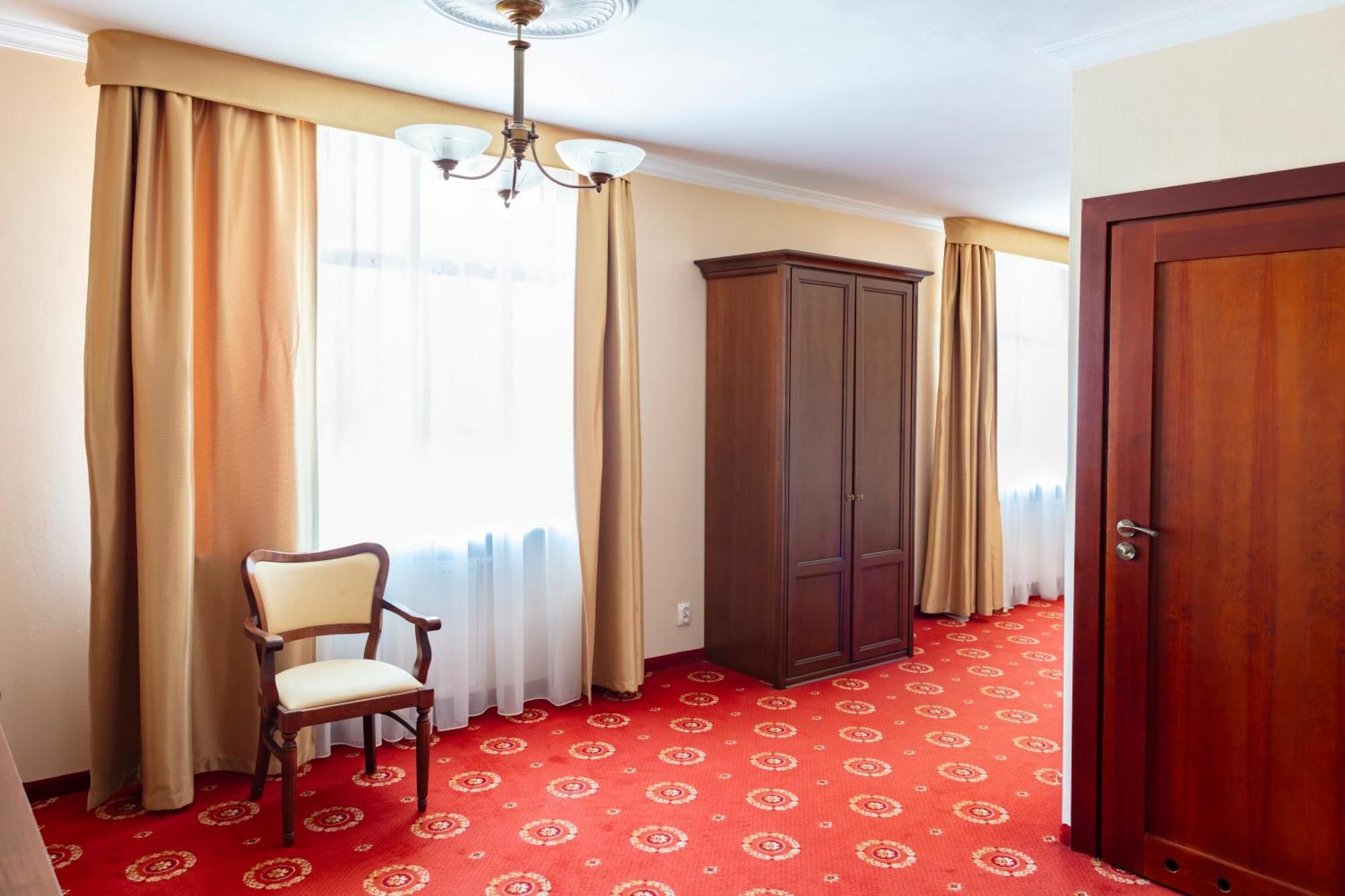 Hotel Arkadia Royal วอร์ซอ ภายนอก รูปภาพ