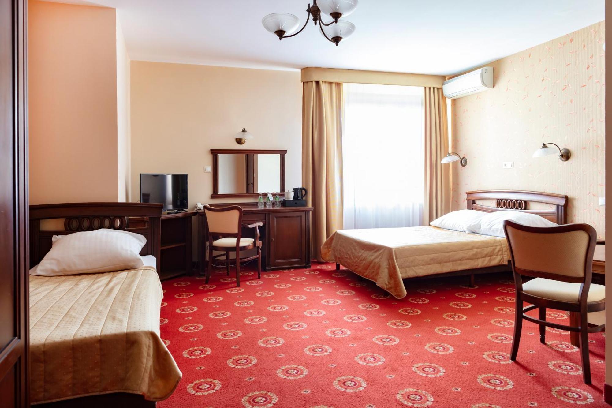 Hotel Arkadia Royal วอร์ซอ ภายนอก รูปภาพ