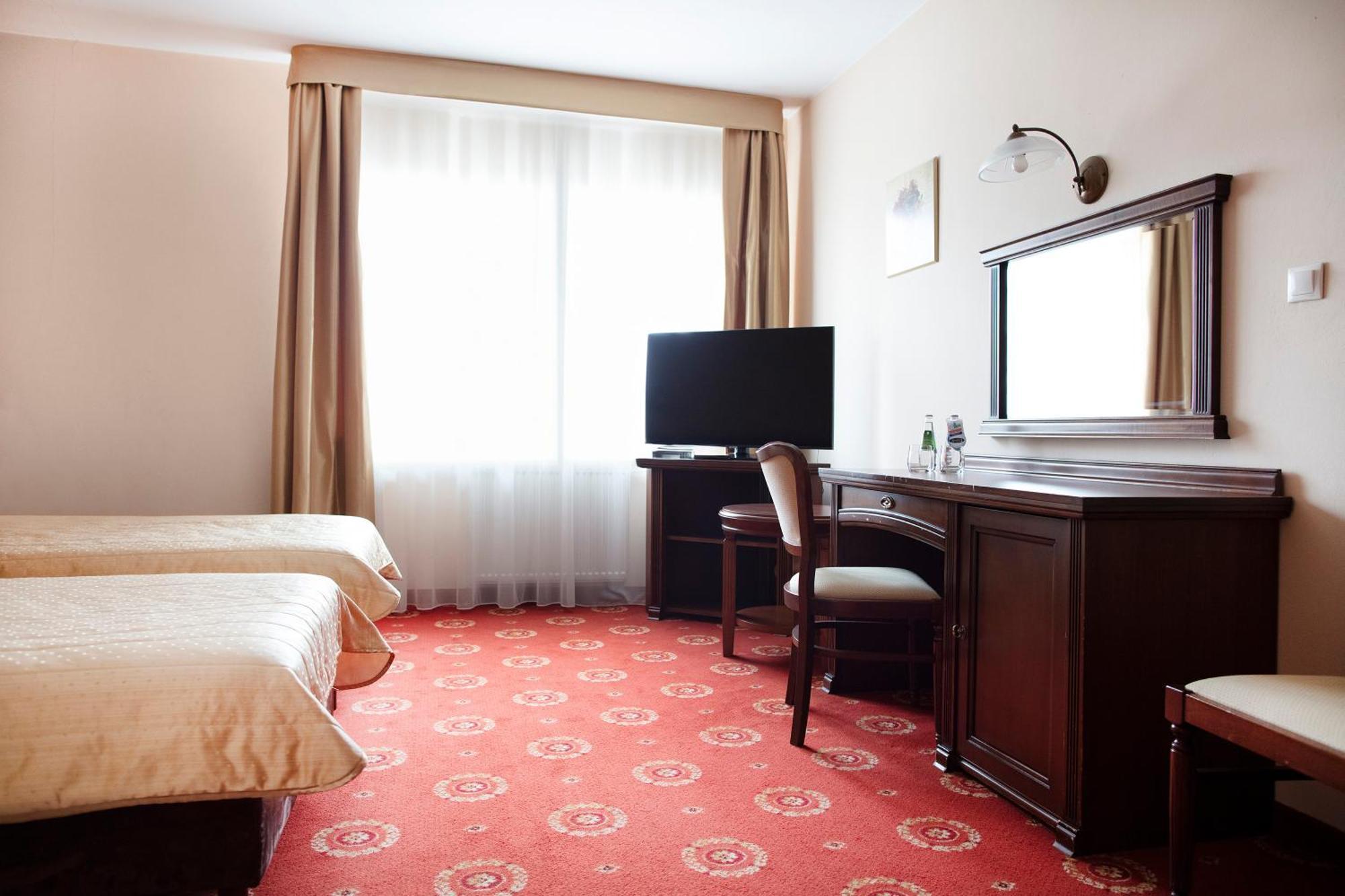 Hotel Arkadia Royal วอร์ซอ ภายนอก รูปภาพ