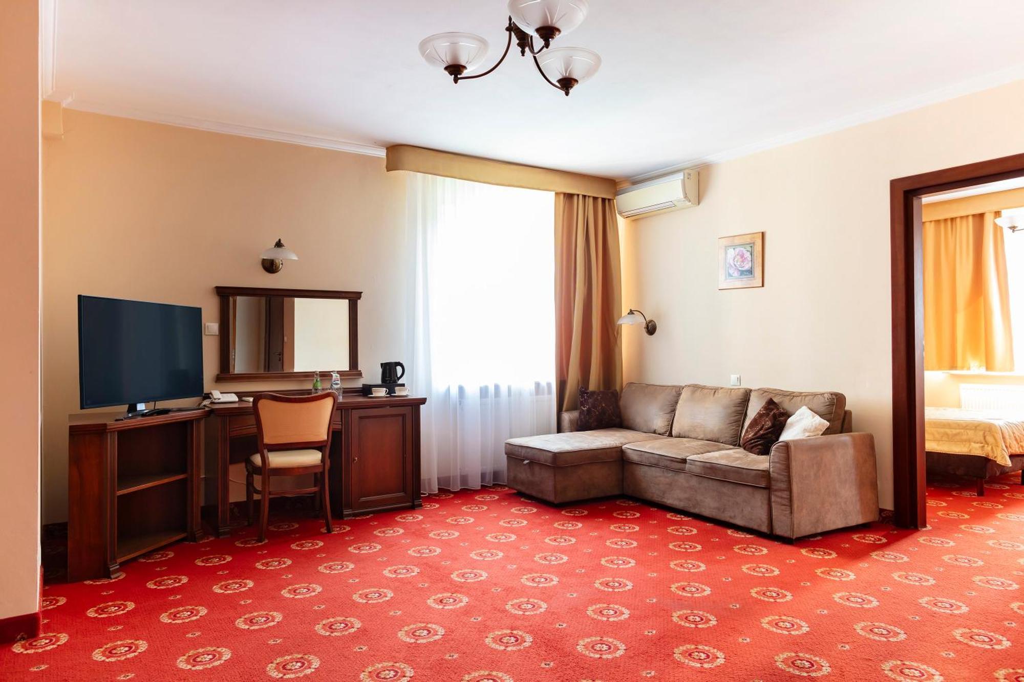 Hotel Arkadia Royal วอร์ซอ ภายนอก รูปภาพ